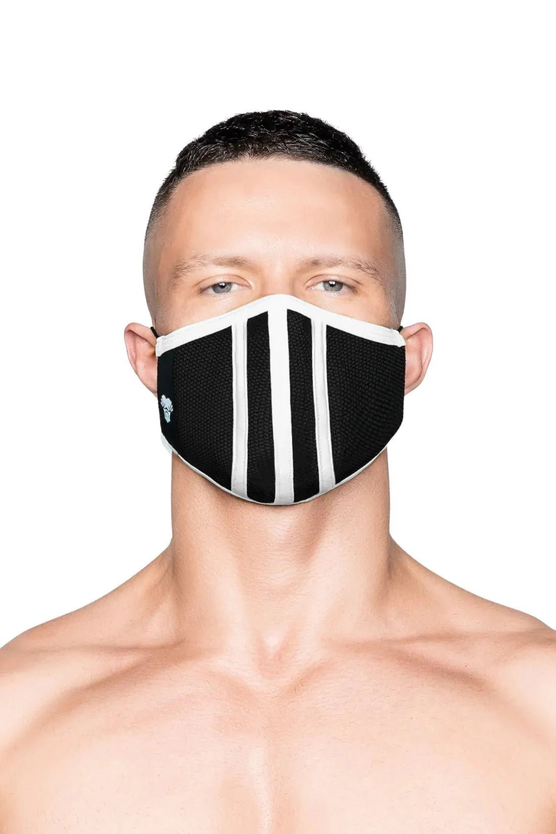 Maskulo Life 3D Mask in White and Black. A comfortable, stretchable accessory mask made for everyday wear. Polyester/cotton blend.