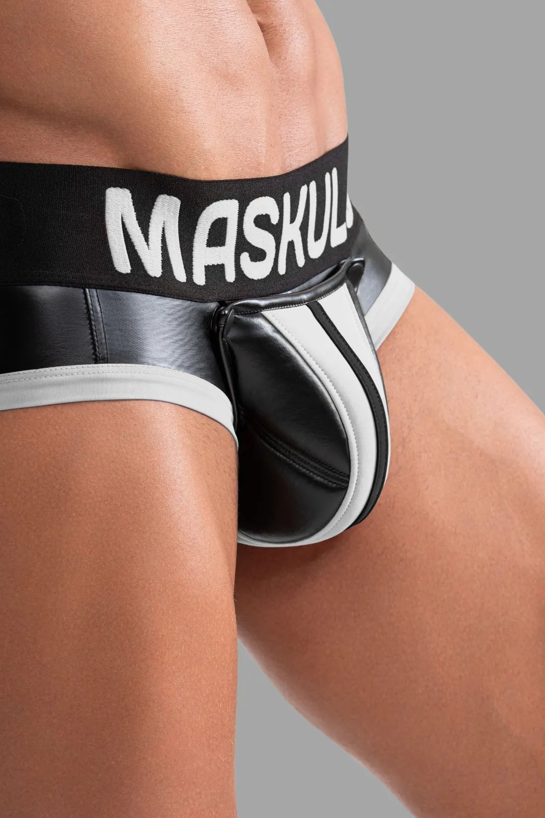 Maskulo MBR131-Y2 briefs with pads in black and white, size M. Comfortable men&
