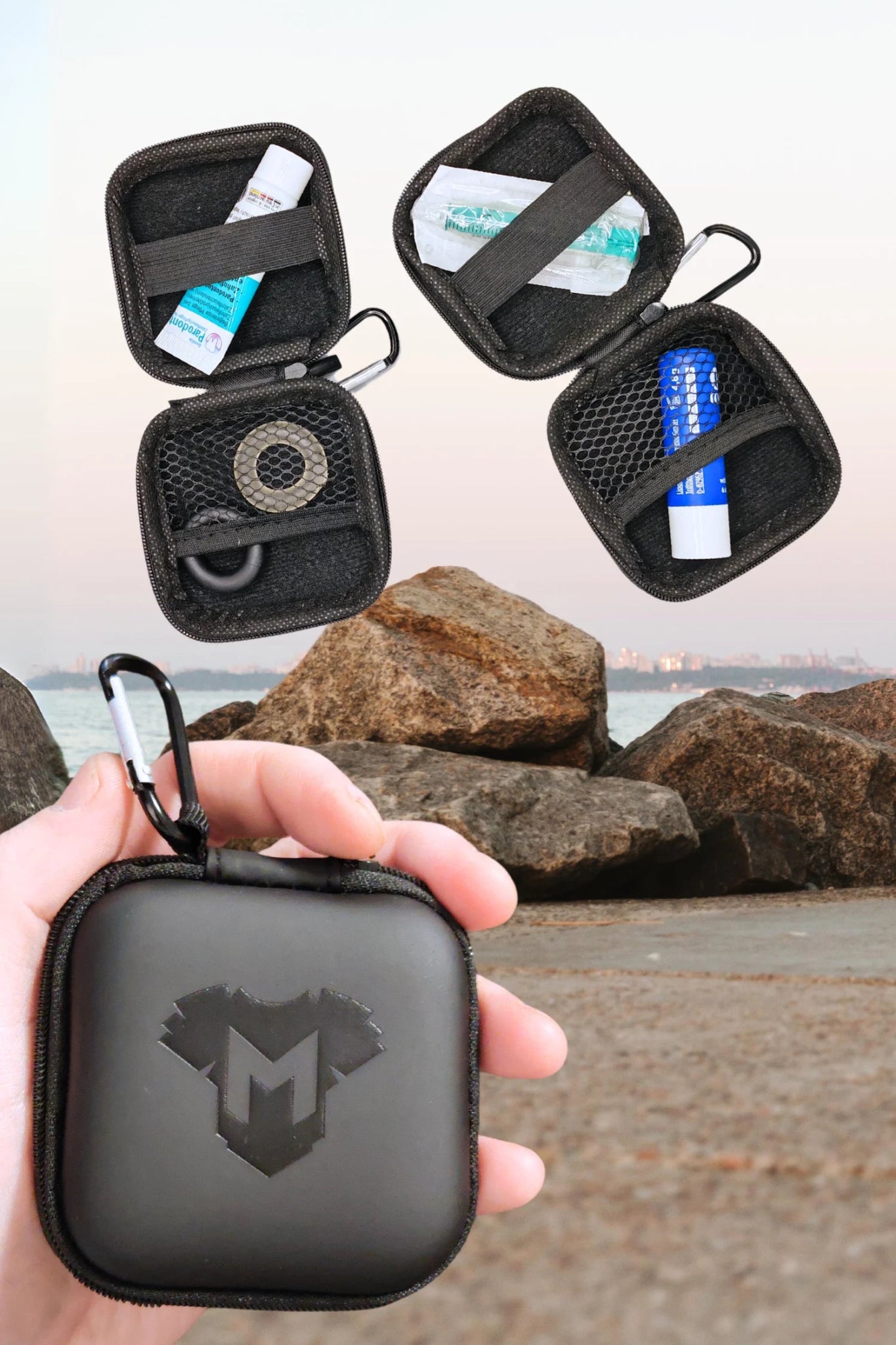 Jax Wanderlust Mini Zip Case with Carabiner in black, Style MCS101, from Maskulo Global (EU). Secure storage accessory.