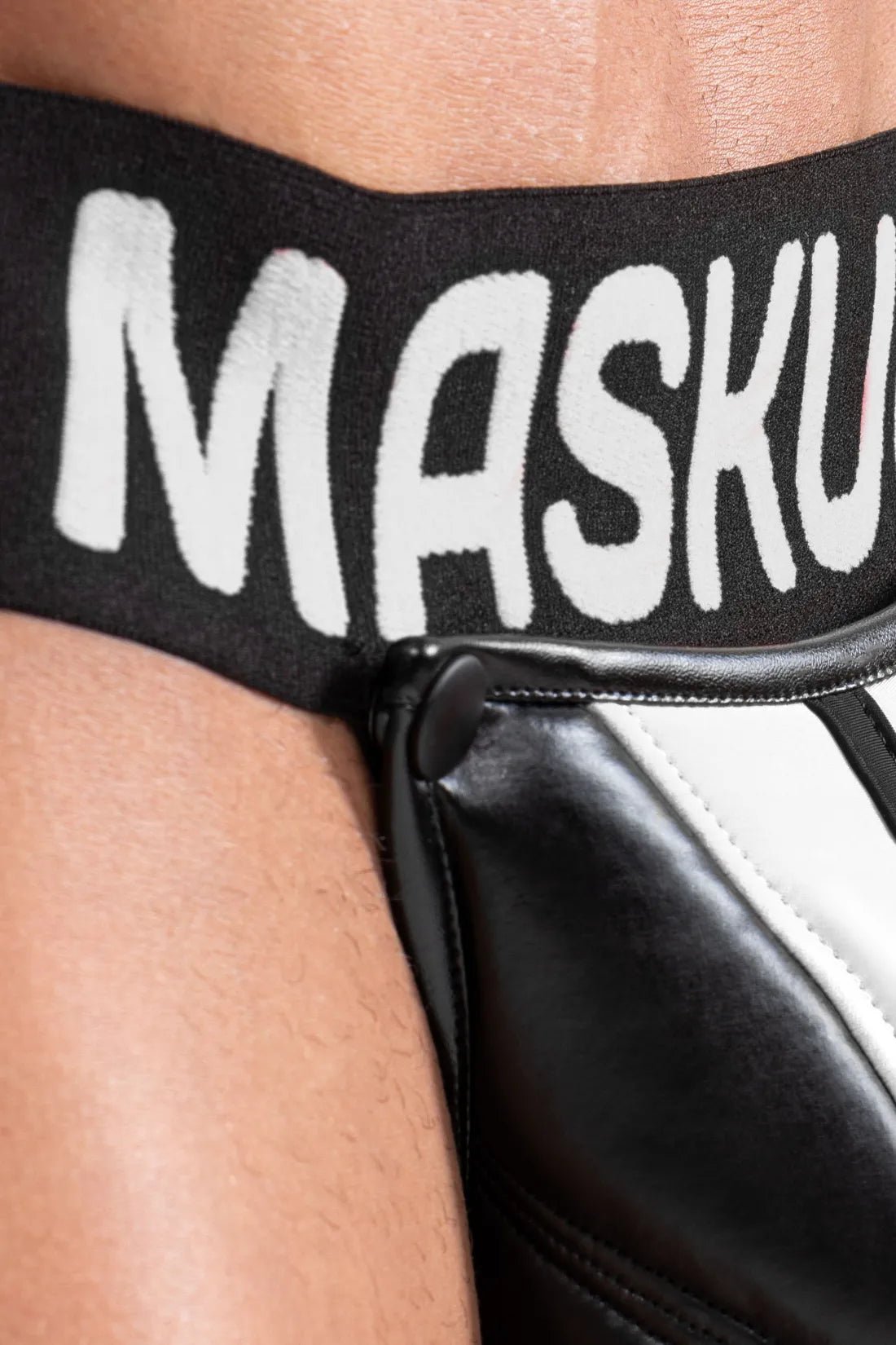 Maskulo Big Bulge Jockstrap in black and white. Men&