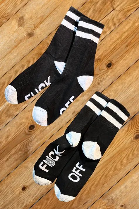 Maskulo &quot;F*CK OFF&quot; Crew Socks in Black and White. Thick material, one size (EU 38-43), with wording on the sole. MSC112-YX.