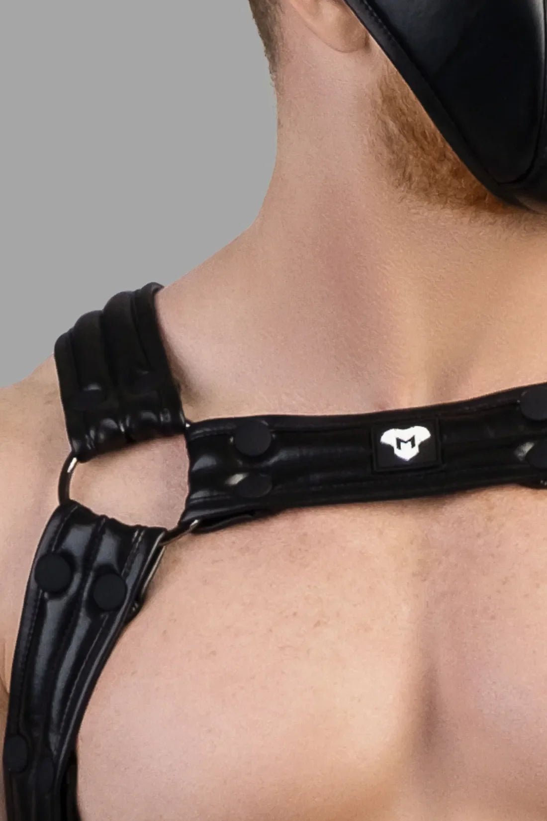 Maskulo Life 3D Mask in black and red, a comfortable polyester/cotton blend fashion face mask accessory with adjustable straps for a secure fit.