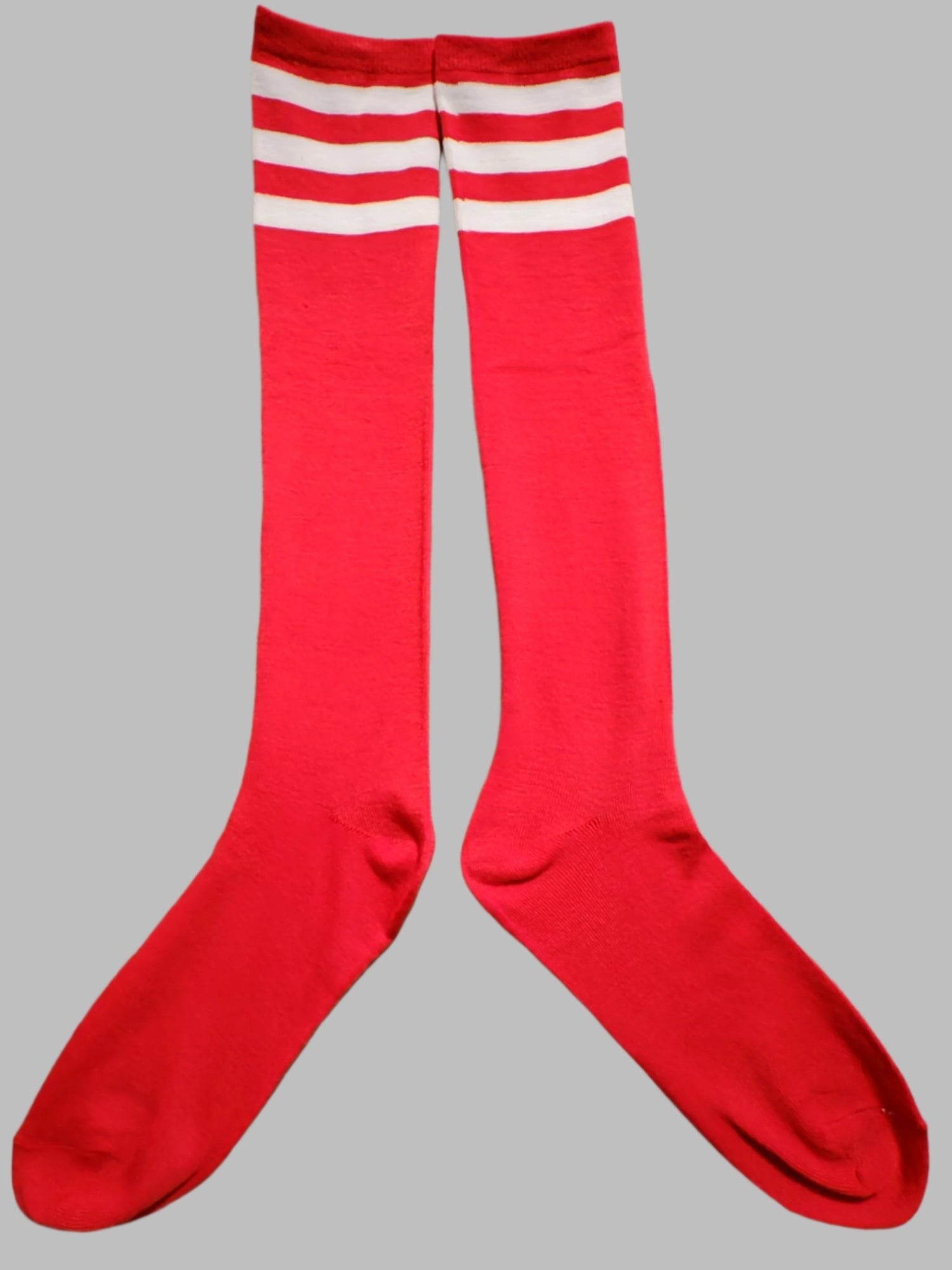 Maskulo Long Socks: Red/White Stripes, Polyester/Cotton blend, stretchy, 45cm length. Ideal for football, running, and sports.