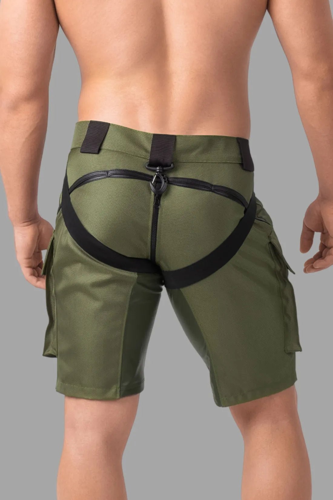 Maskulo Hawk Enforce green polyester cargo knee-shorts with two-sided full front-back zipper and black leather edging for men.