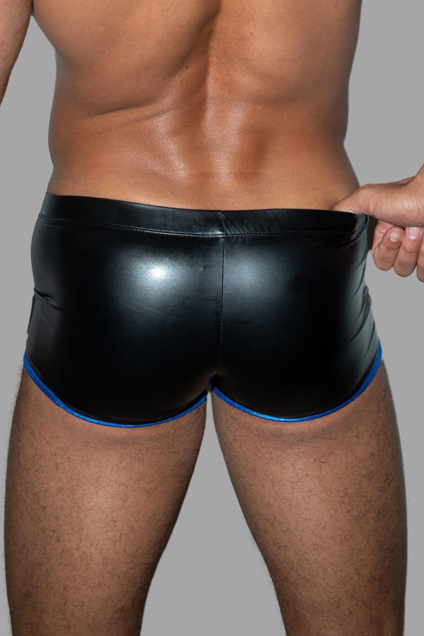 Maskulo Sting LiquidOil PU leather-look shorts in black and blue, featuring a tight fit, color PU stripes, and a front zipper.