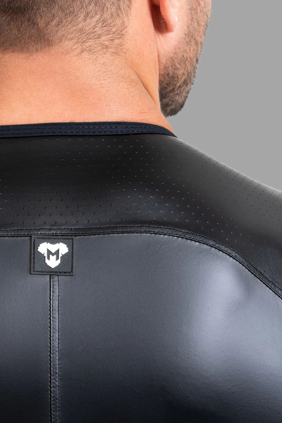 Maskulo Zippered Vest in Black and Red, a stylish and functional piece of apparel from Maskulo Global (EU) online store.