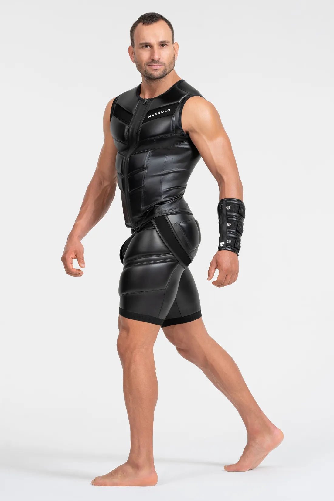 Black zippered vest accessory from Maskulo Global (EU) online store. Durable, stylish vest for adults, perfect for fashion wear.