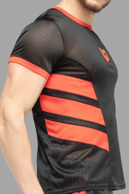 Skulla Mesh T-Shirt in Black and Red from Maskulo. Stylish and breathable top for a bold look.