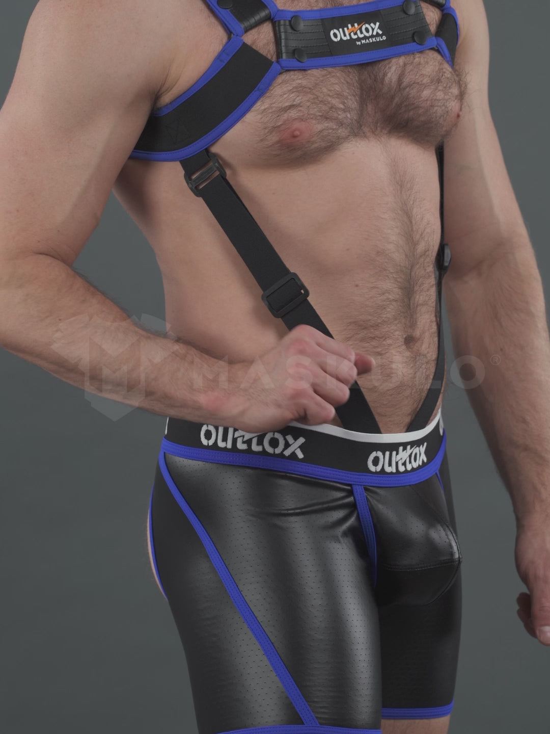 Outtox par Maskulo. Harnais de corps avec boutons-pression. Noir et bleu