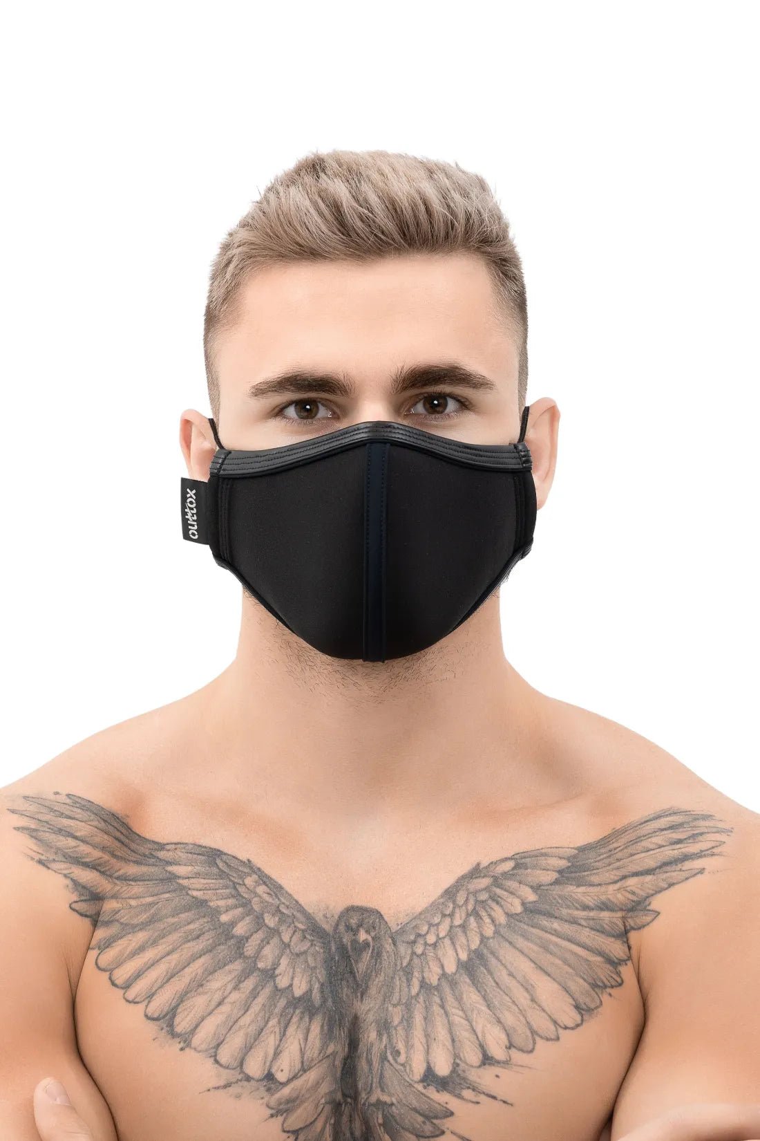 Outtox Black Everyday Mask from Maskulo. Polyester/elastane blend, neoprene construction for comfort and breathability, adjustable ear straps.