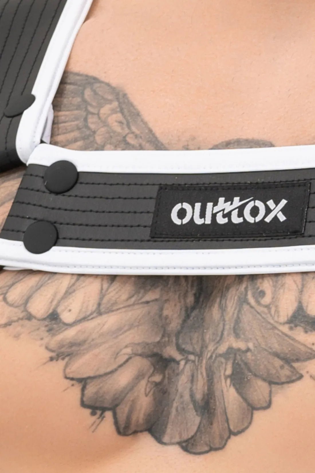 Black and white Outtox Bulldog Harness with snaps from Maskulo Global (EU) online store. Stylish accessory.
