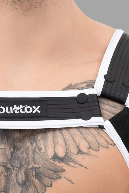 Maskulo Outtox body harness in black and white with snaps, a stylish and edgy accessory for men, available from the Maskulo Global (EU) online store.